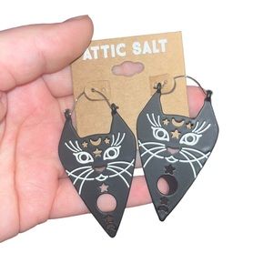CAT PLANCHETTE HOOP BLACK
EARRINGS